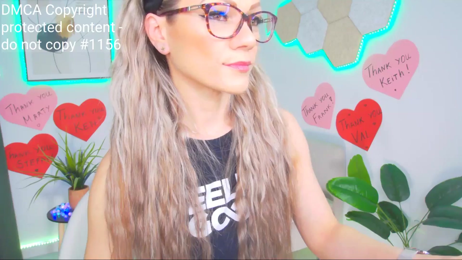Gallery image thumbnail from Magic__Candy's myfreecams stream on, 04/19/2025, 02:05 image 18 of 20