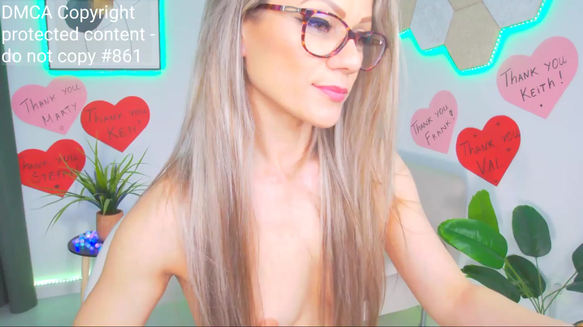 Gallery image thumbnail from Magic__Candy's myfreecams stream on, 04/22/2025, 04:08 image 18 of 20