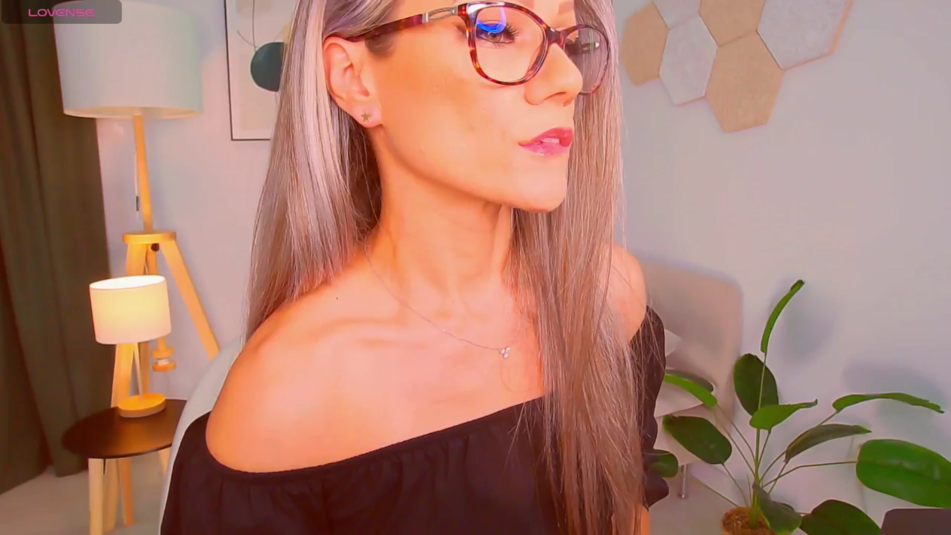Gallery image thumbnail from Magic__Candy's myfreecams stream on, 08/24/2025, 16:25 image 18 of 20