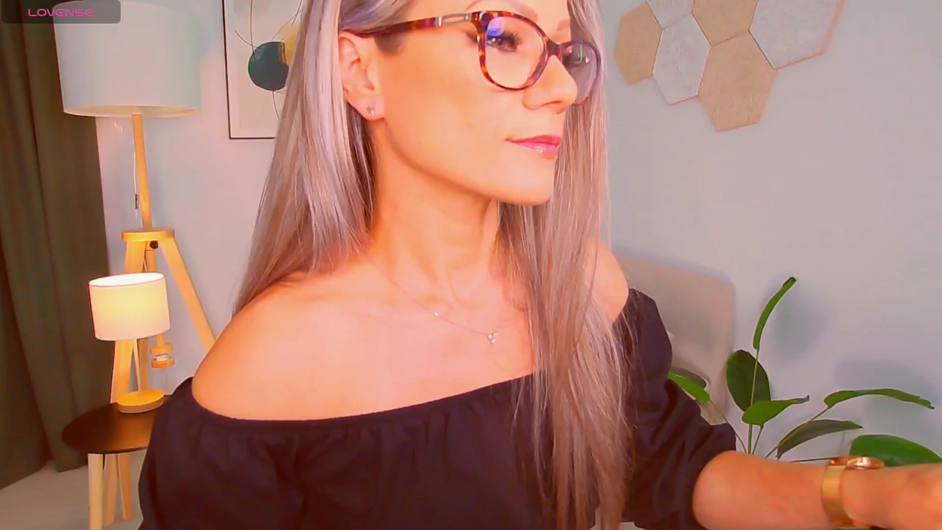 Gallery image thumbnail from Magic__Candy's myfreecams stream on, 08/24/2025, 16:25 image 17 of 20