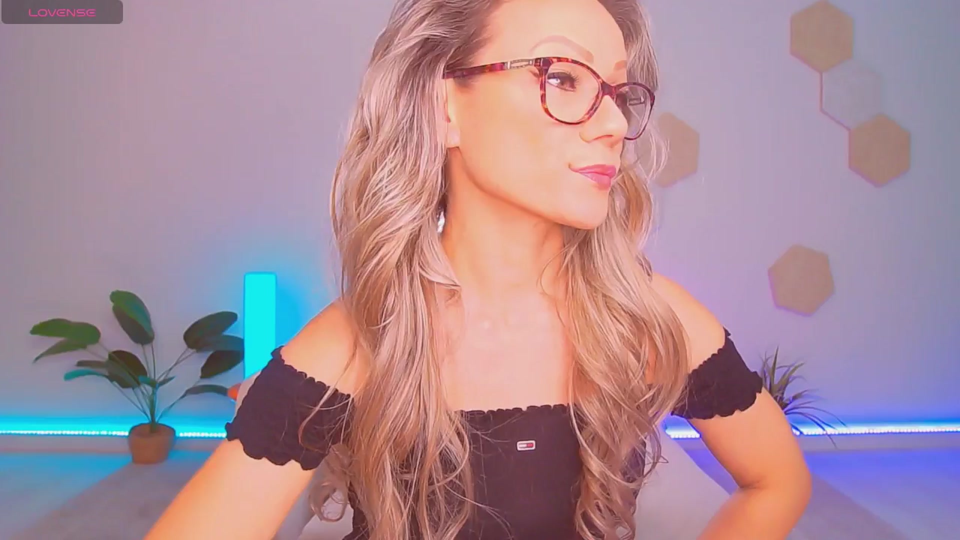 Gallery image thumbnail from Magic__Candy's myfreecams stream on, 11/03/2025, 02:11 image 3 of 20