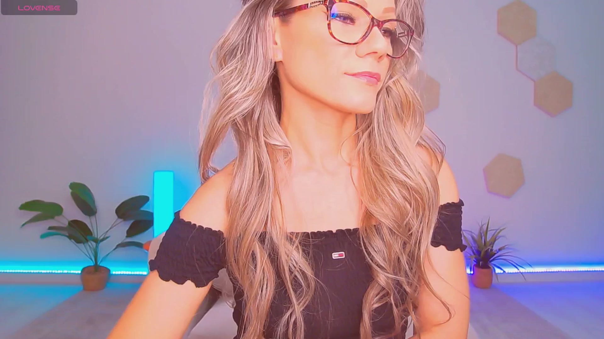 Gallery image thumbnail from Magic__Candy's myfreecams stream on, 11/03/2025, 02:11 image 5 of 20