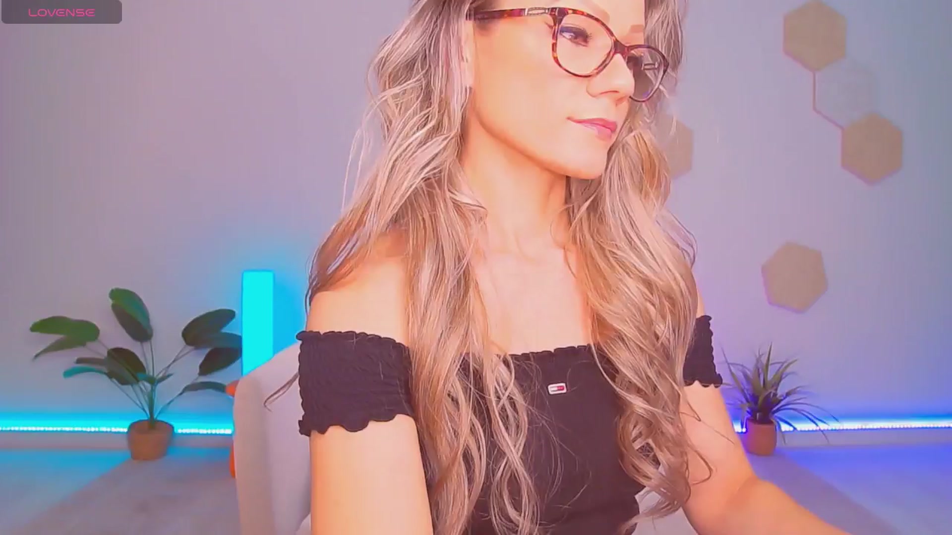 Gallery image thumbnail from Magic__Candy's myfreecams stream on, 11/03/2025, 02:11 image 6 of 20