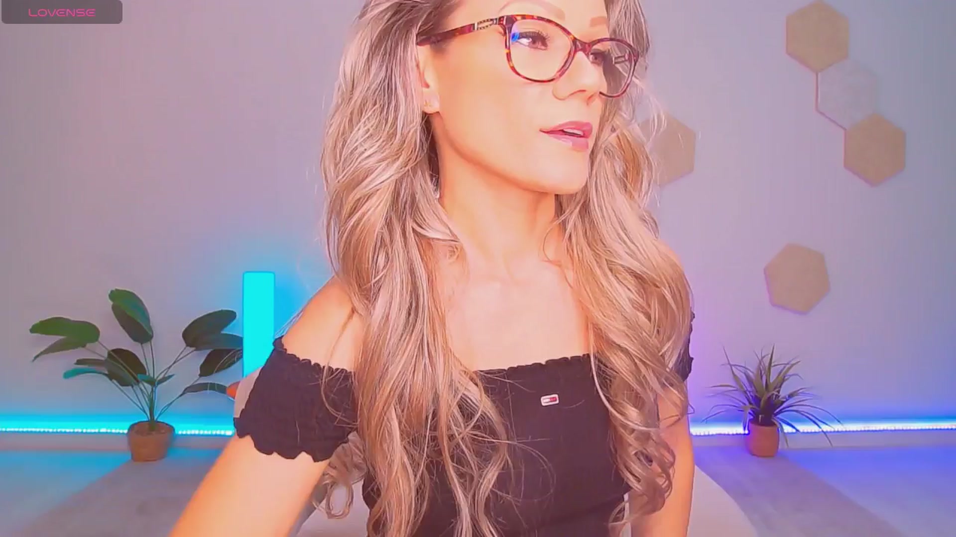 Gallery image thumbnail from Magic__Candy's myfreecams stream on, 11/03/2025, 02:11 image 1 of 20