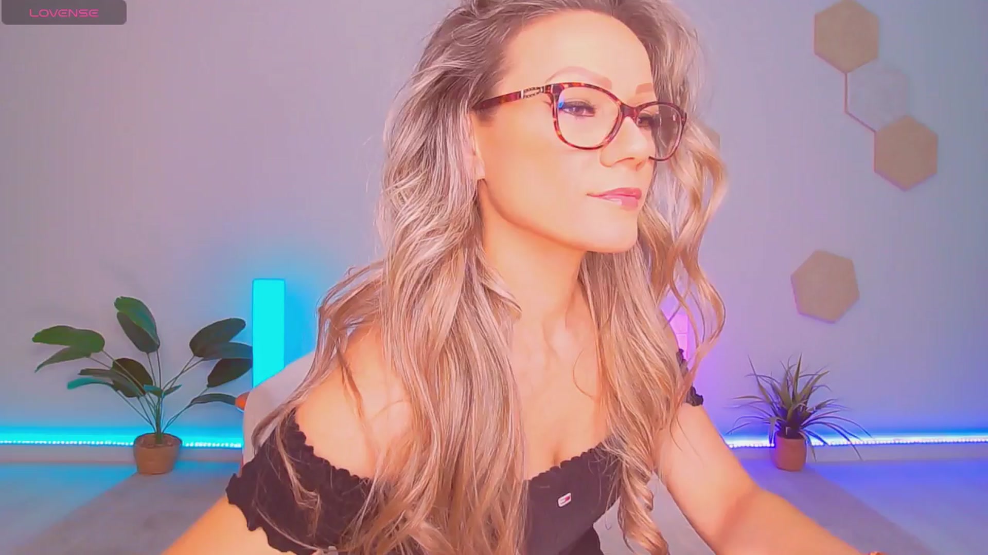 Gallery image thumbnail from Magic__Candy's myfreecams stream on, 11/03/2025, 02:11 image 13 of 20