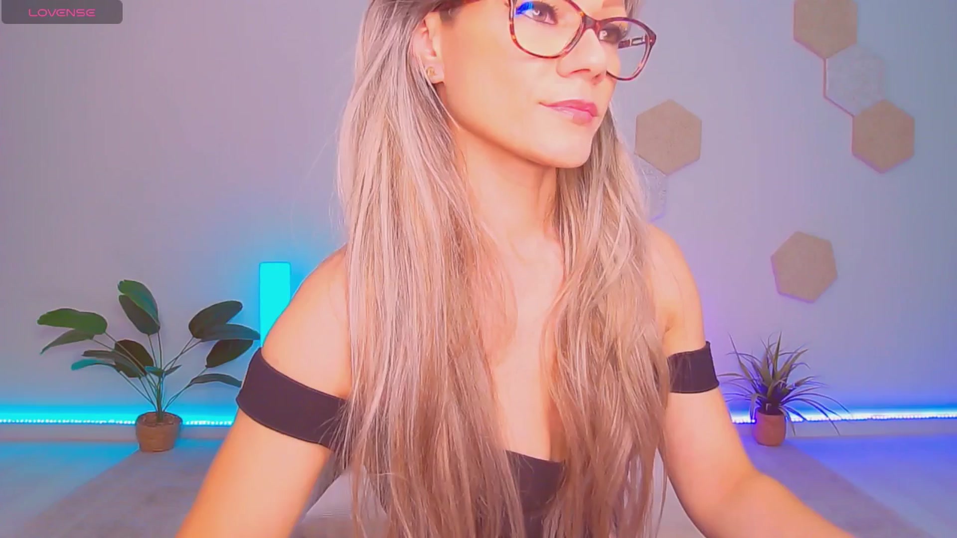 Gallery image thumbnail from Magic__Candy's myfreecams stream on, 11/04/2025, 12:01 image 12 of 20
