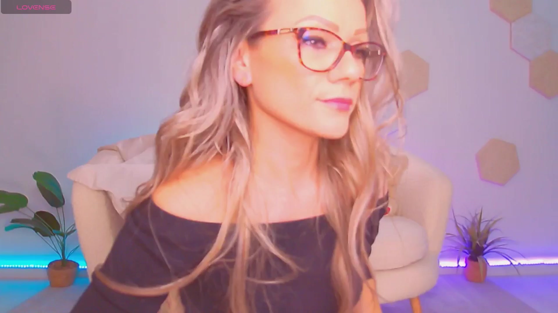 Gallery image thumbnail from Magic__Candy's myfreecams stream on, 11/08/2025, 20:43 image 15 of 20