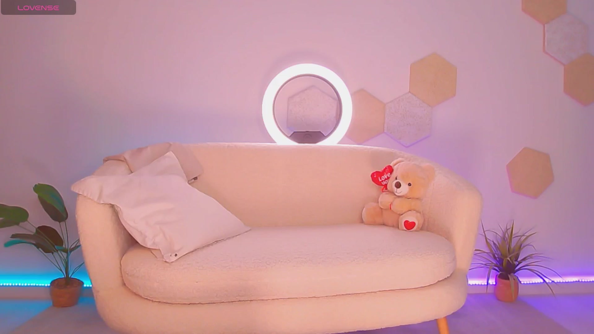 Gallery image thumbnail from Magic__Candy's myfreecams stream on, 11/08/2025, 20:43 image 17 of 20