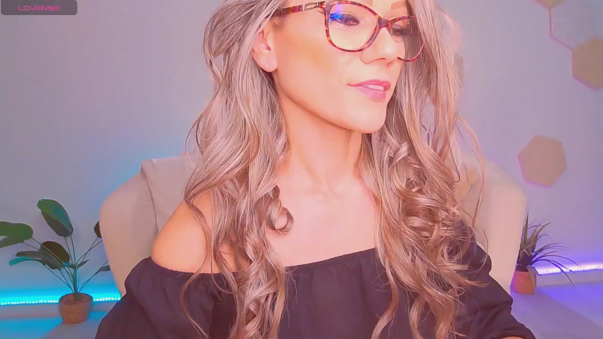Gallery image thumbnail from Magic__Candy's myfreecams stream on, 11/12/2025, 24:38 image 14 of 20