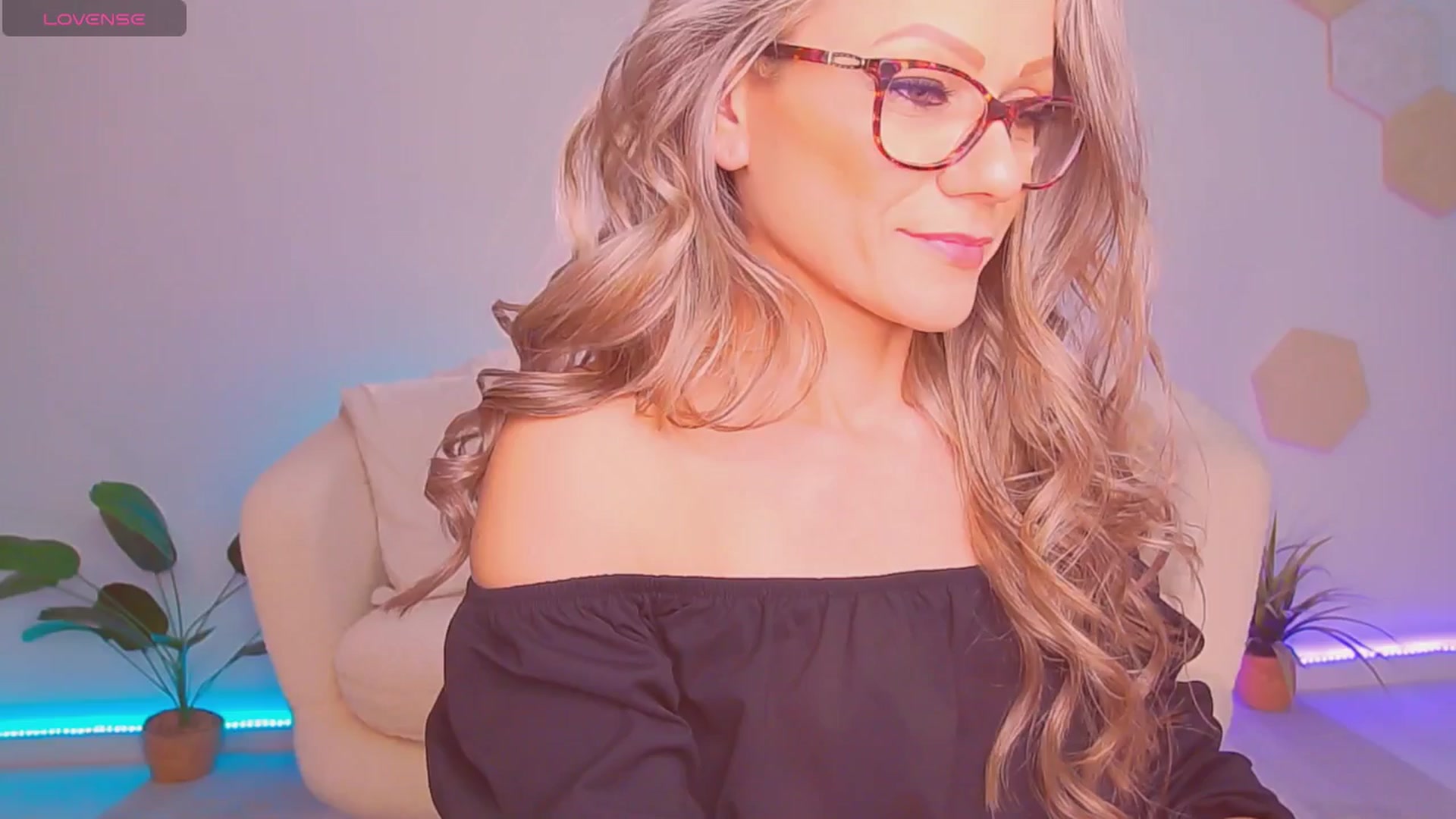 Gallery image thumbnail from Magic__Candy's myfreecams stream on, 11/12/2025, 24:38 image 12 of 20