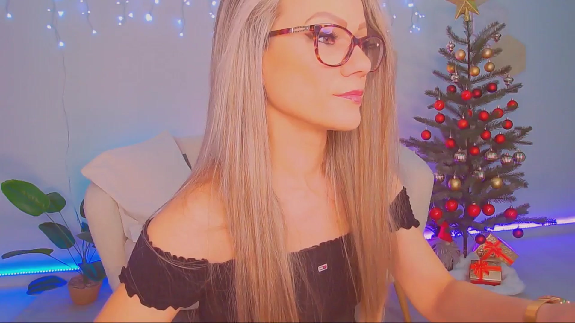 Gallery image thumbnail from Magic__Candy's myfreecams stream on, 12/01/2025, 24:04 image 7 of 20