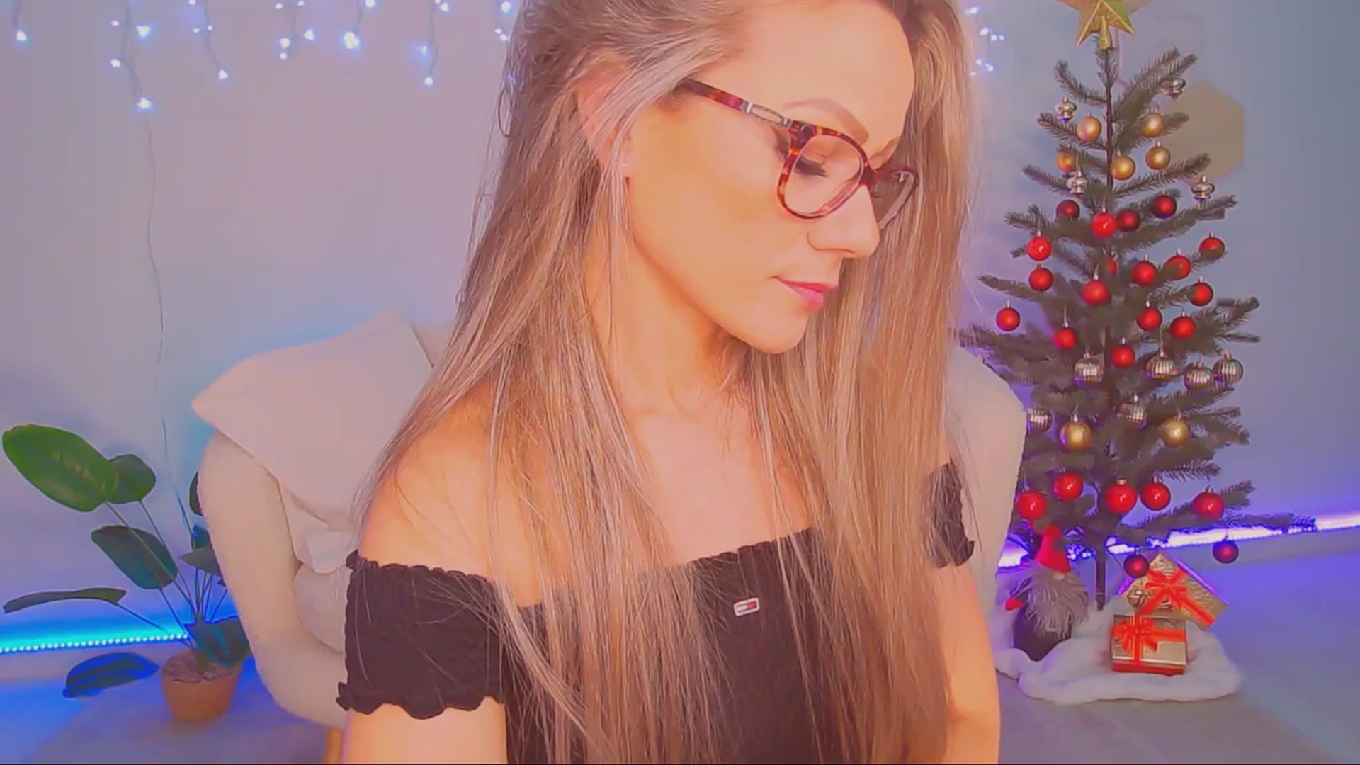 Gallery image thumbnail from Magic__Candy's myfreecams stream on, 12/01/2025, 24:04 image 14 of 20