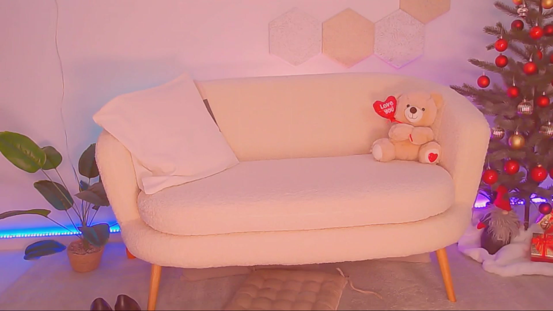 Gallery image thumbnail from Magic__Candy's myfreecams stream on, 12/02/2025, 01:30 image 16 of 20