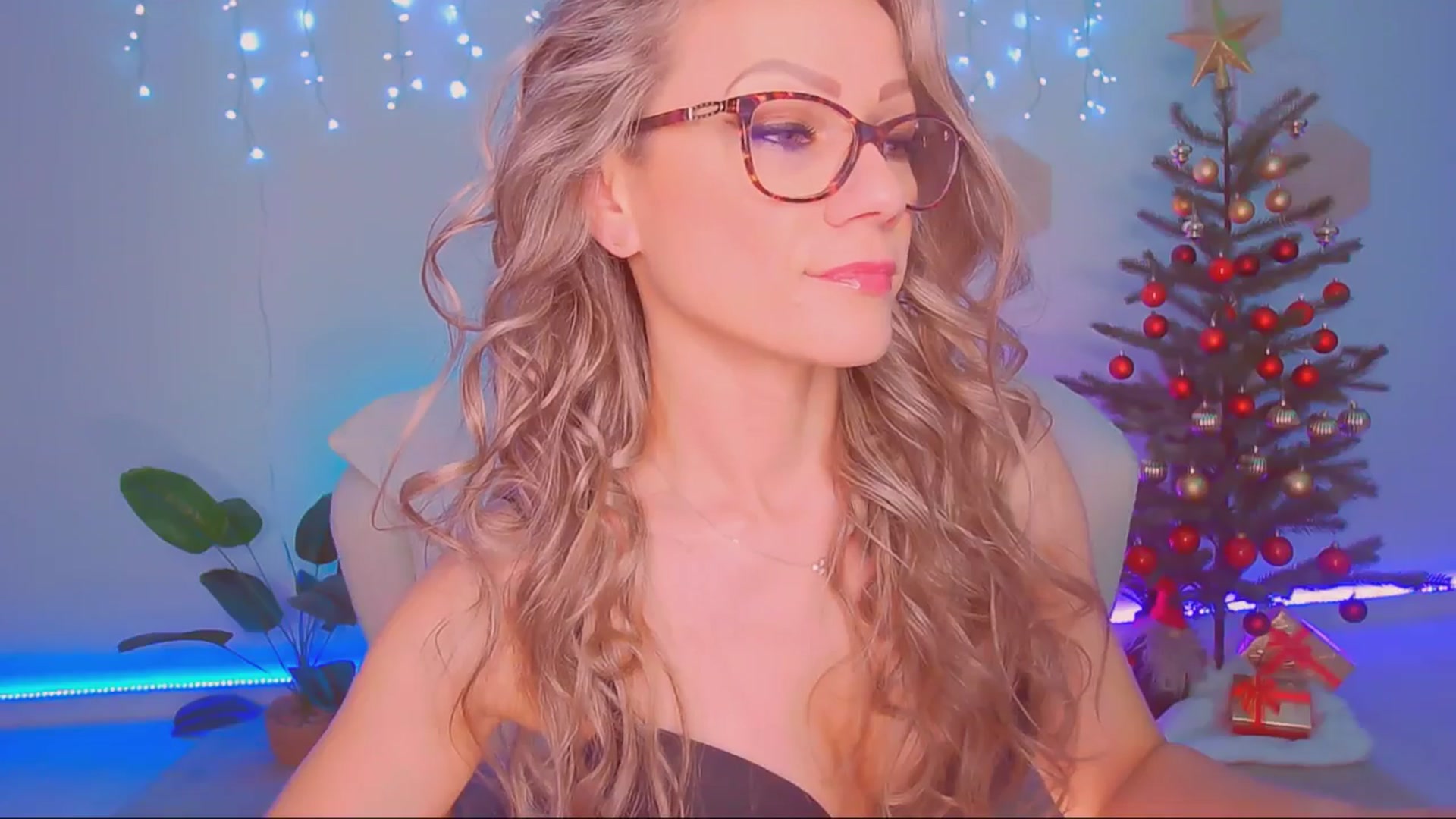 Gallery image thumbnail from Magic__Candy's myfreecams stream on, 12/02/2025, 01:30 image 2 of 20