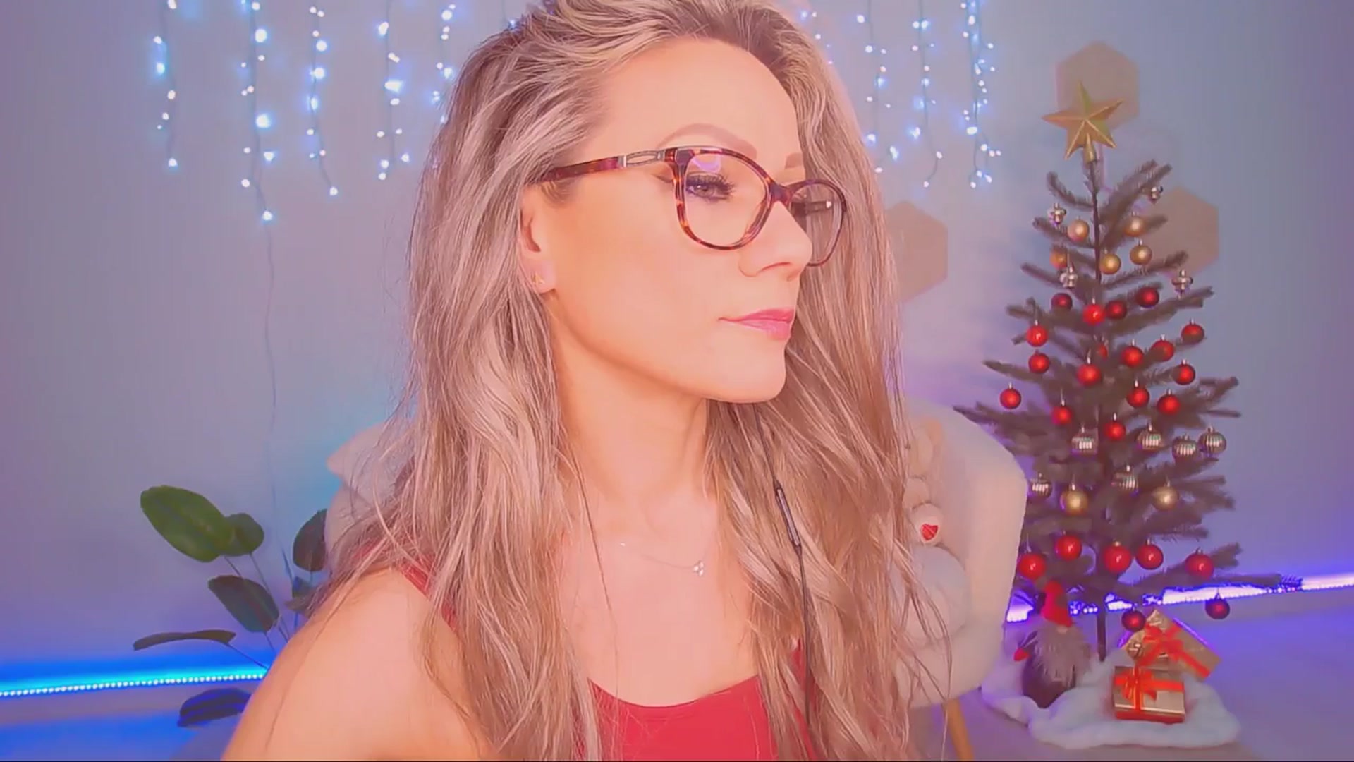 Gallery image thumbnail from Magic__Candy's myfreecams stream on, 12/03/2025, 24:13 image 15 of 20
