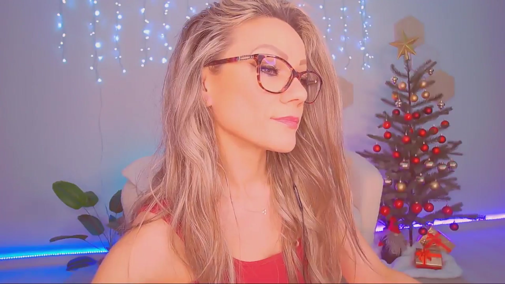 Gallery image thumbnail from Magic__Candy's myfreecams stream on, 12/03/2025, 24:13 image 16 of 20