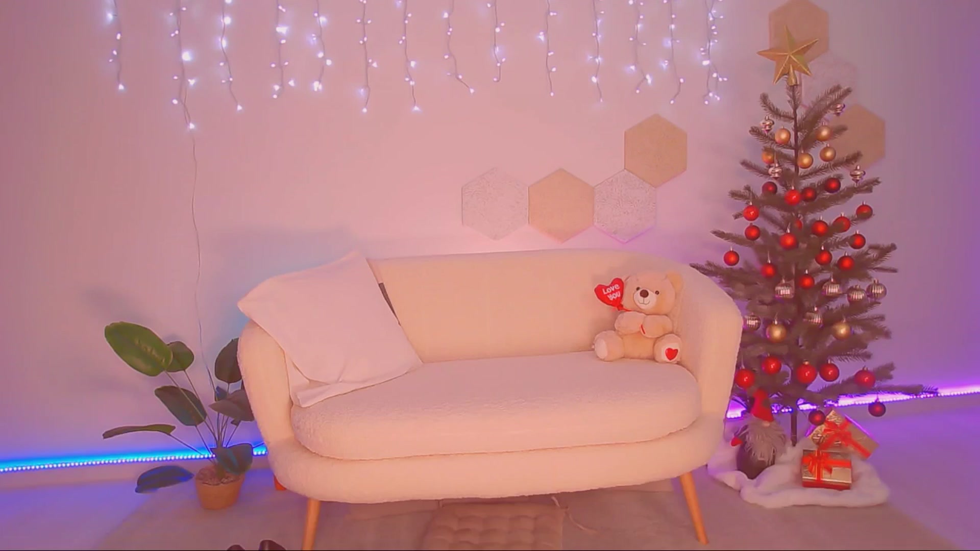 Gallery image thumbnail from Magic__Candy's myfreecams stream on, 12/03/2025, 24:13 image 2 of 20