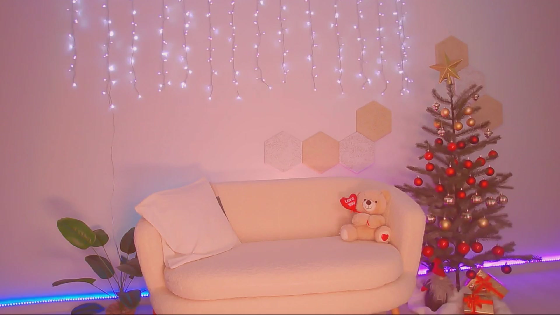 Gallery image thumbnail from Magic__Candy's myfreecams stream on, 12/03/2025, 24:13 image 13 of 20