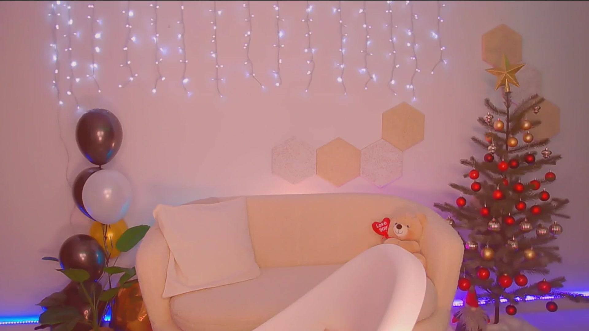 Gallery image thumbnail from Magic__Candy's myfreecams stream on, 12/14/2025, 23:34 image 4 of 20