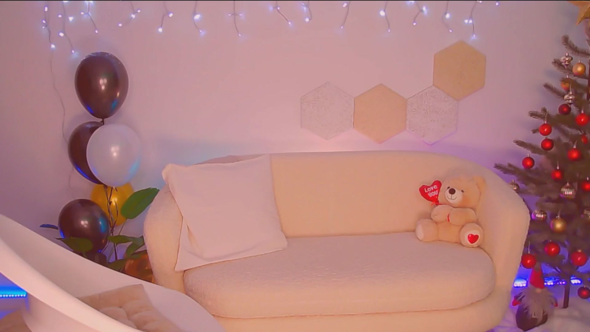 Gallery image thumbnail from Magic__Candy's myfreecams stream on, 12/14/2025, 23:34 image 18 of 20
