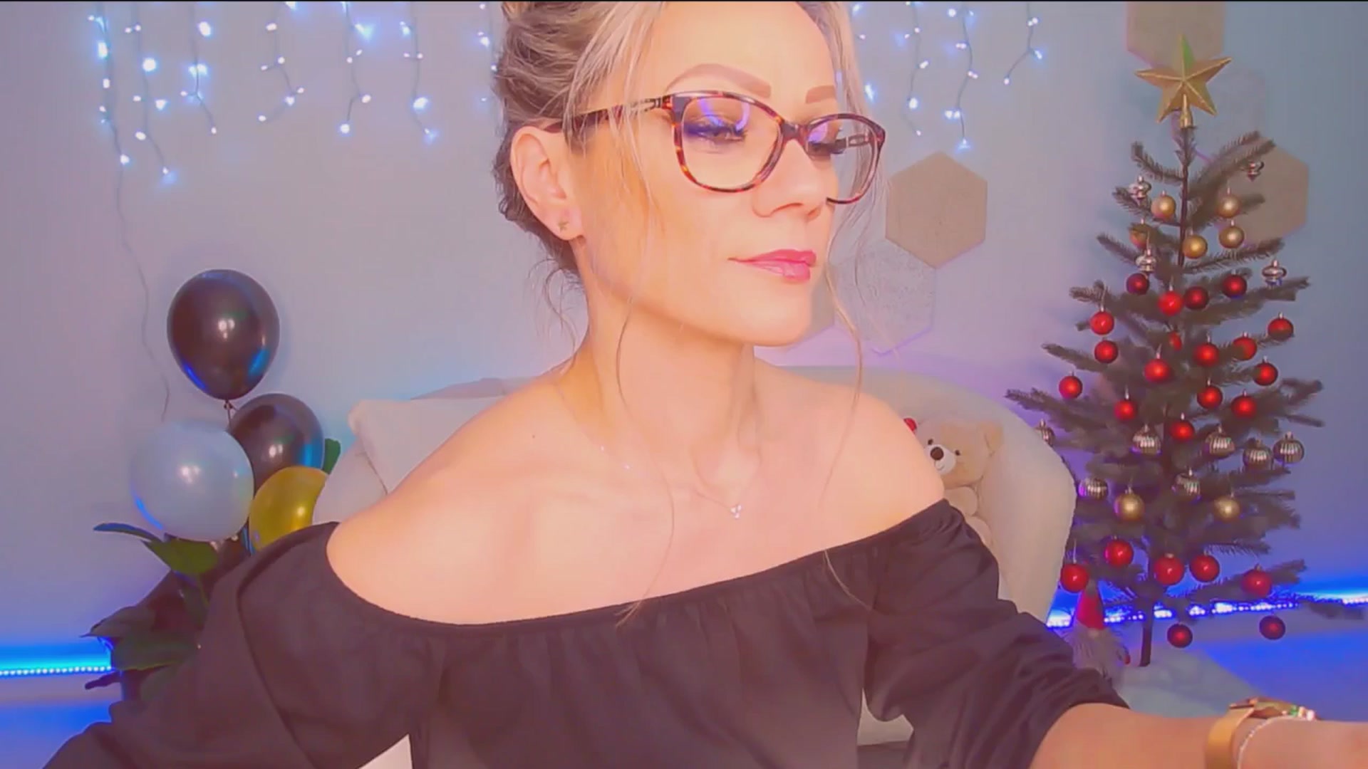 Gallery image thumbnail from Magic__Candy's myfreecams stream on, 12/16/2025, 02:05 image 15 of 20