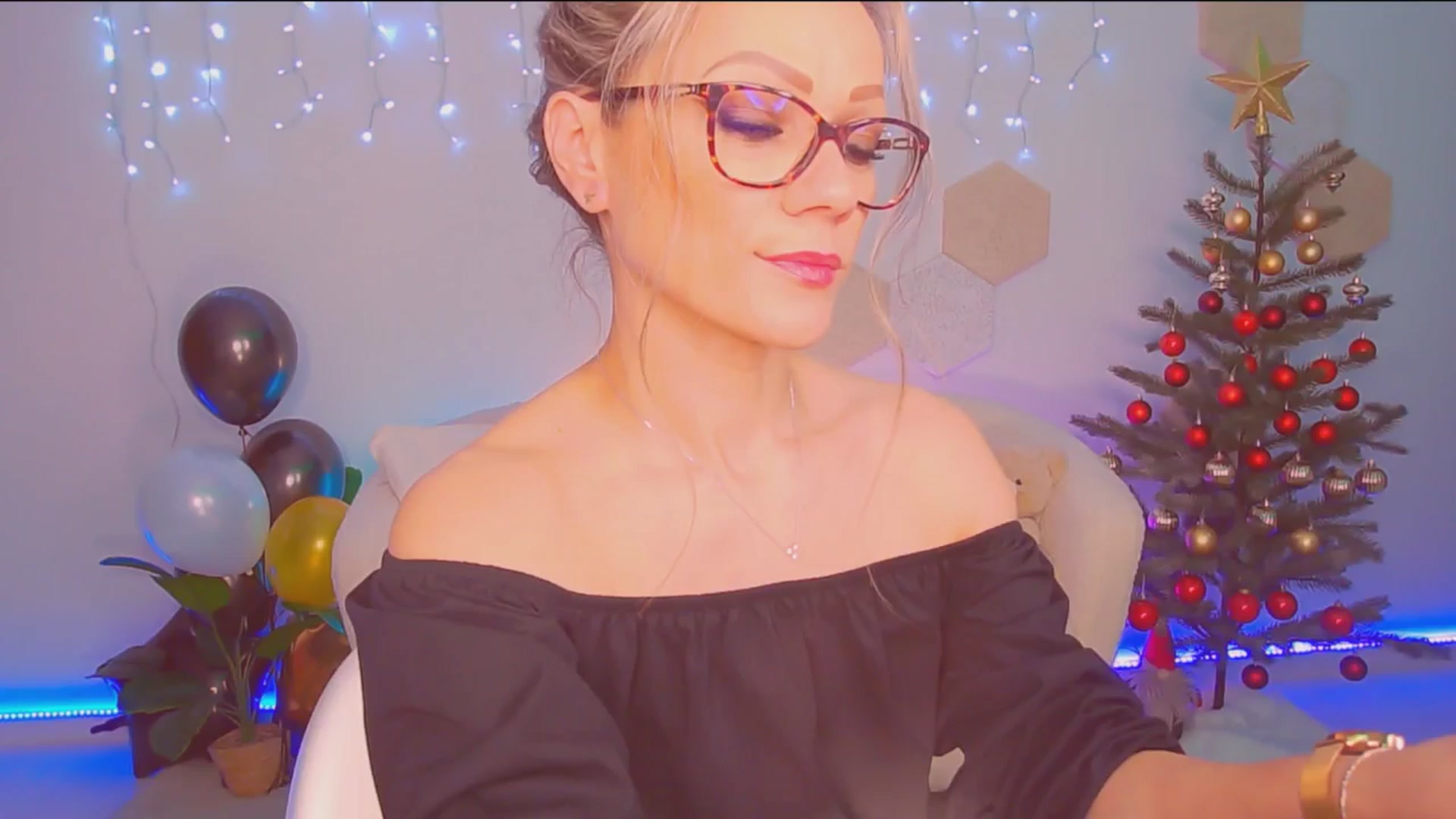 Gallery image thumbnail from Magic__Candy's myfreecams stream on, 12/16/2025, 02:05 image 18 of 20