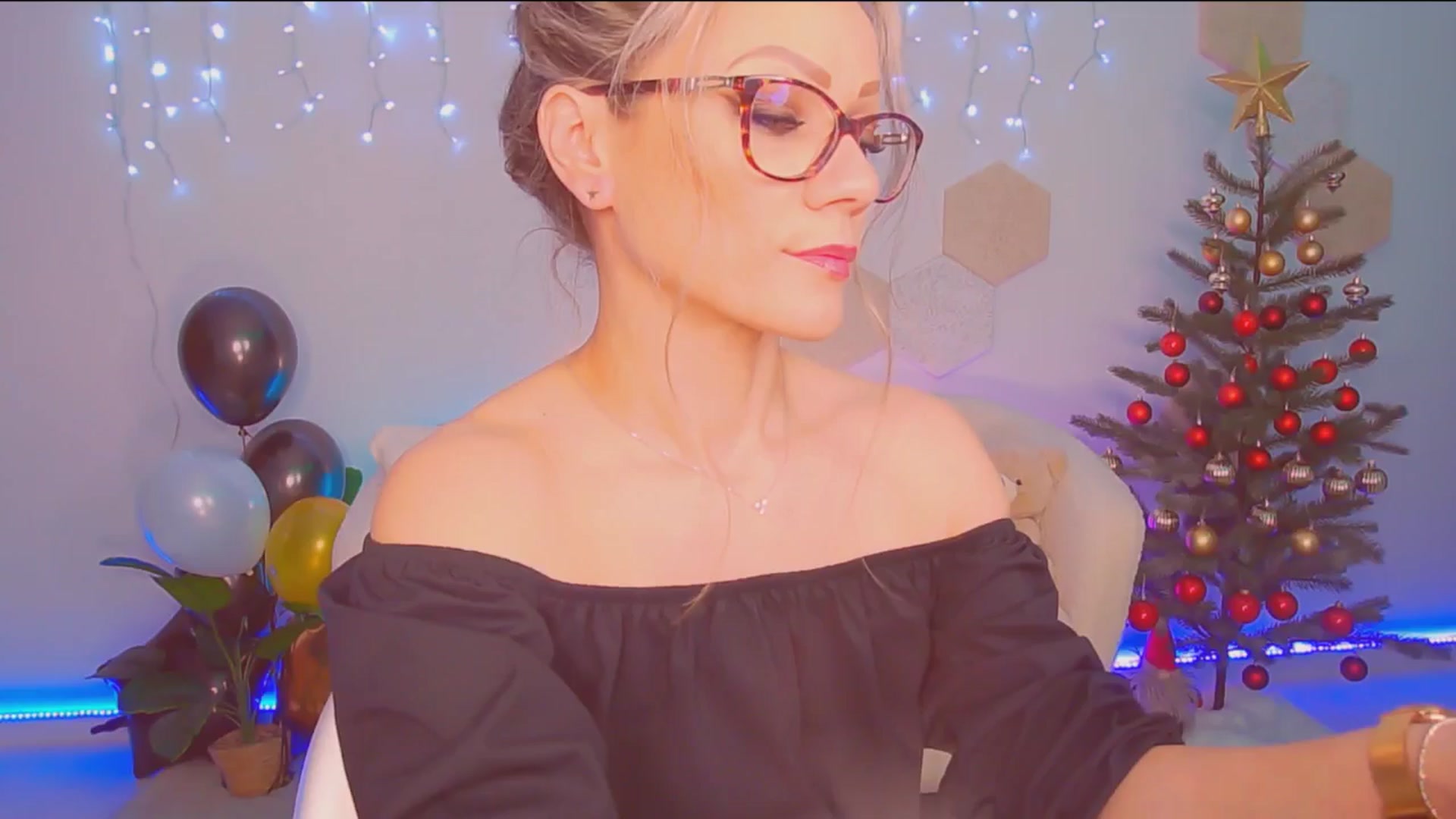 Gallery image thumbnail from Magic__Candy's myfreecams stream on, 12/16/2025, 02:05 image 14 of 20