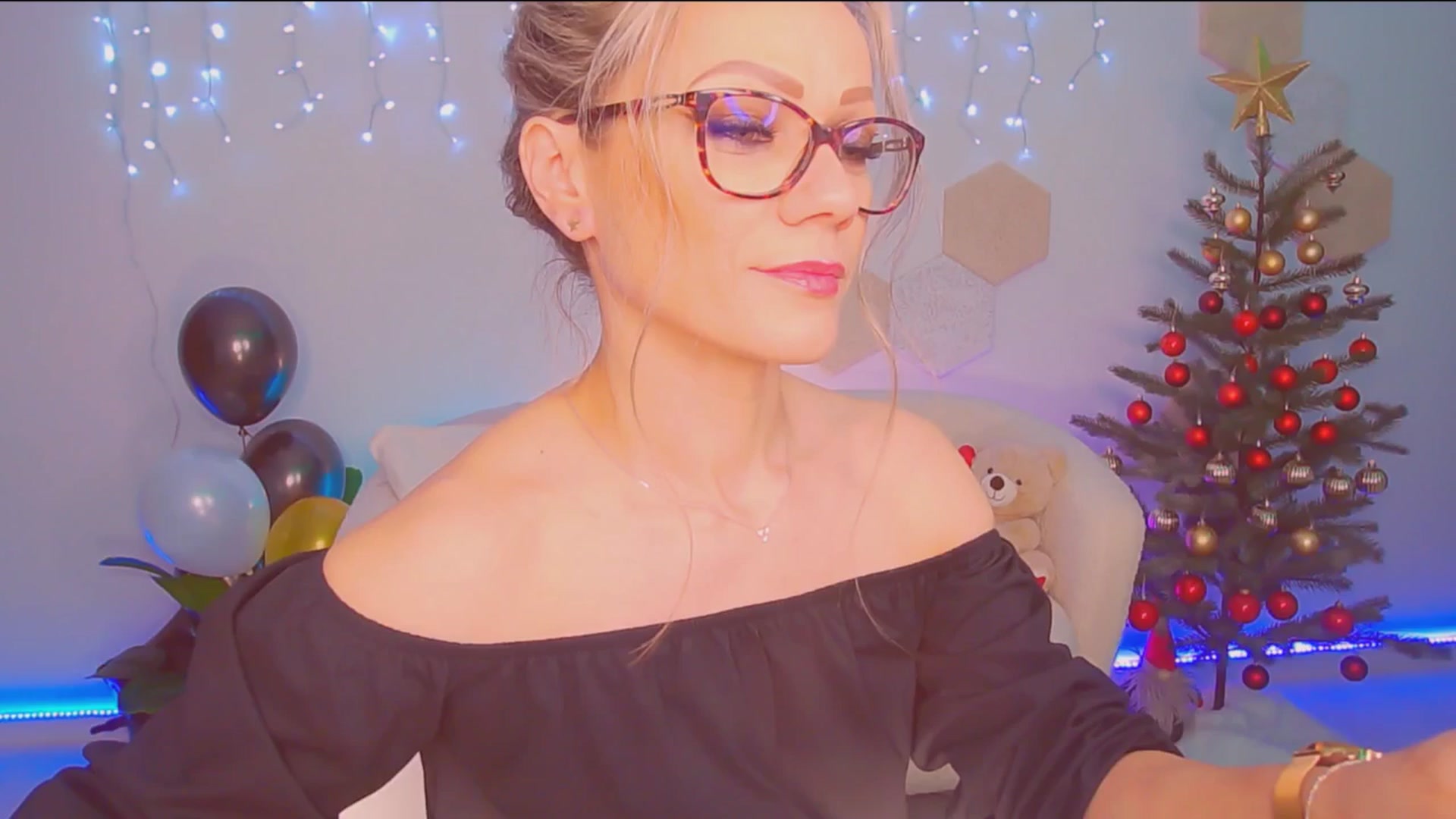 Gallery image thumbnail from Magic__Candy's myfreecams stream on, 12/16/2025, 02:05 image 16 of 20