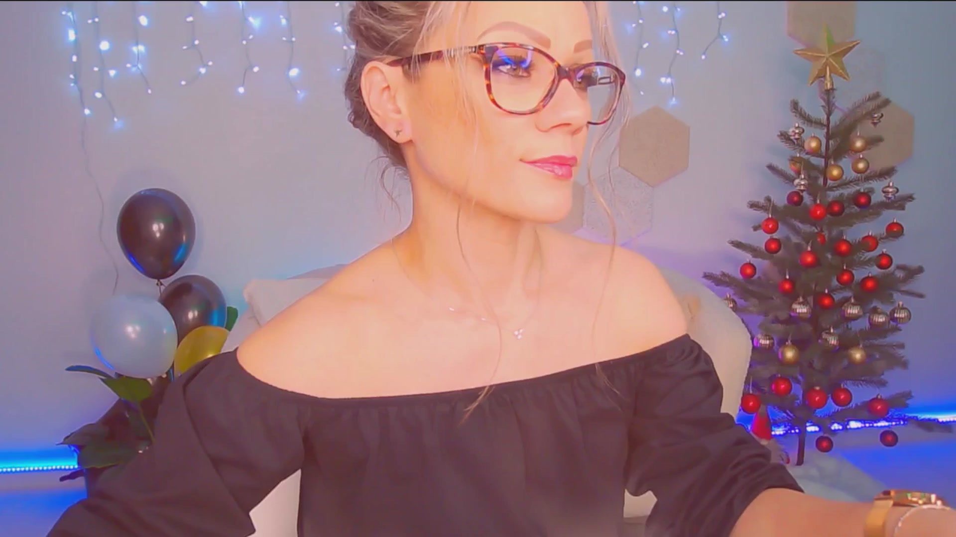 Gallery image thumbnail from Magic__Candy's myfreecams stream on, 12/16/2025, 02:05 image 12 of 20