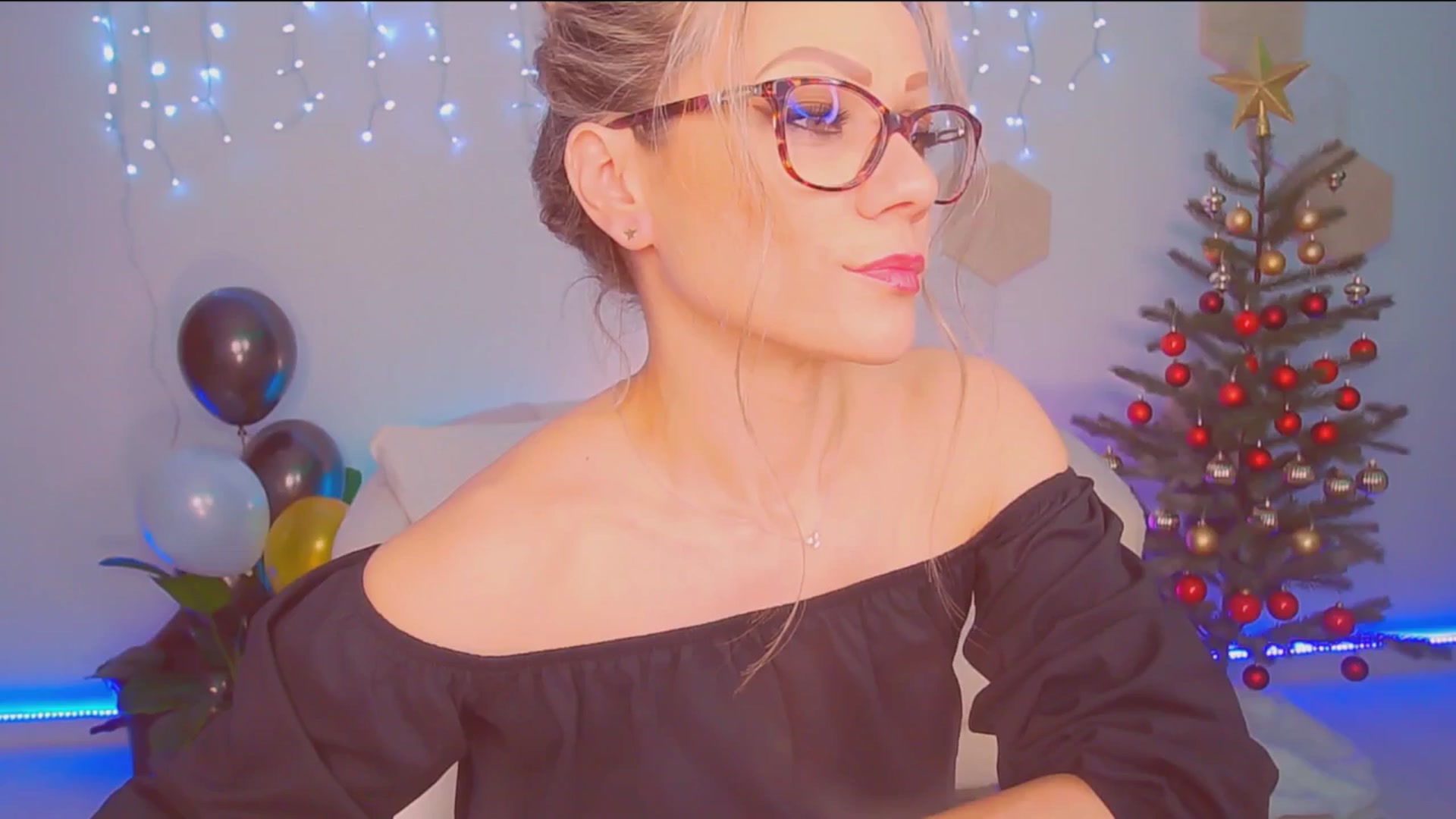 Gallery image thumbnail from Magic__Candy's myfreecams stream on, 12/16/2025, 02:05 image 11 of 20