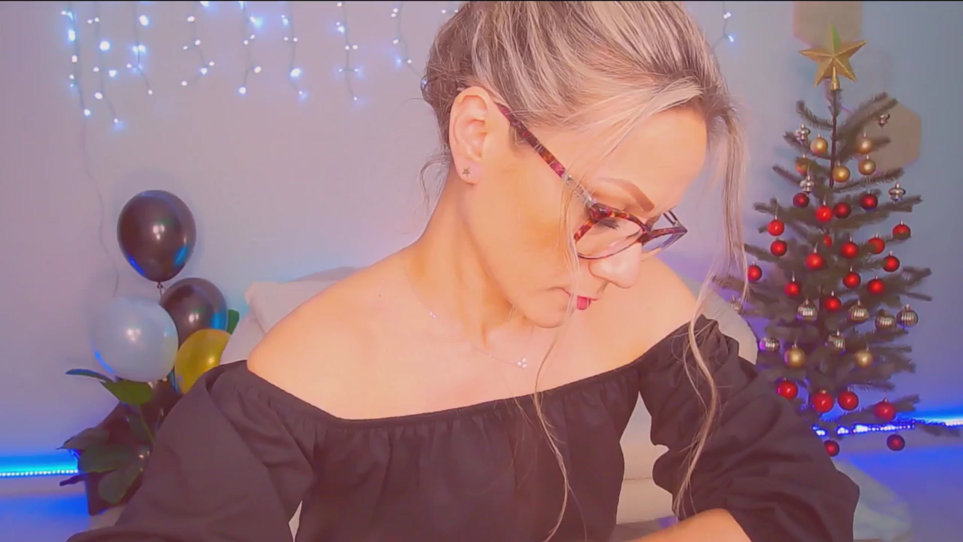 Gallery image thumbnail from Magic__Candy's myfreecams stream on, 12/16/2025, 02:05 image 6 of 20