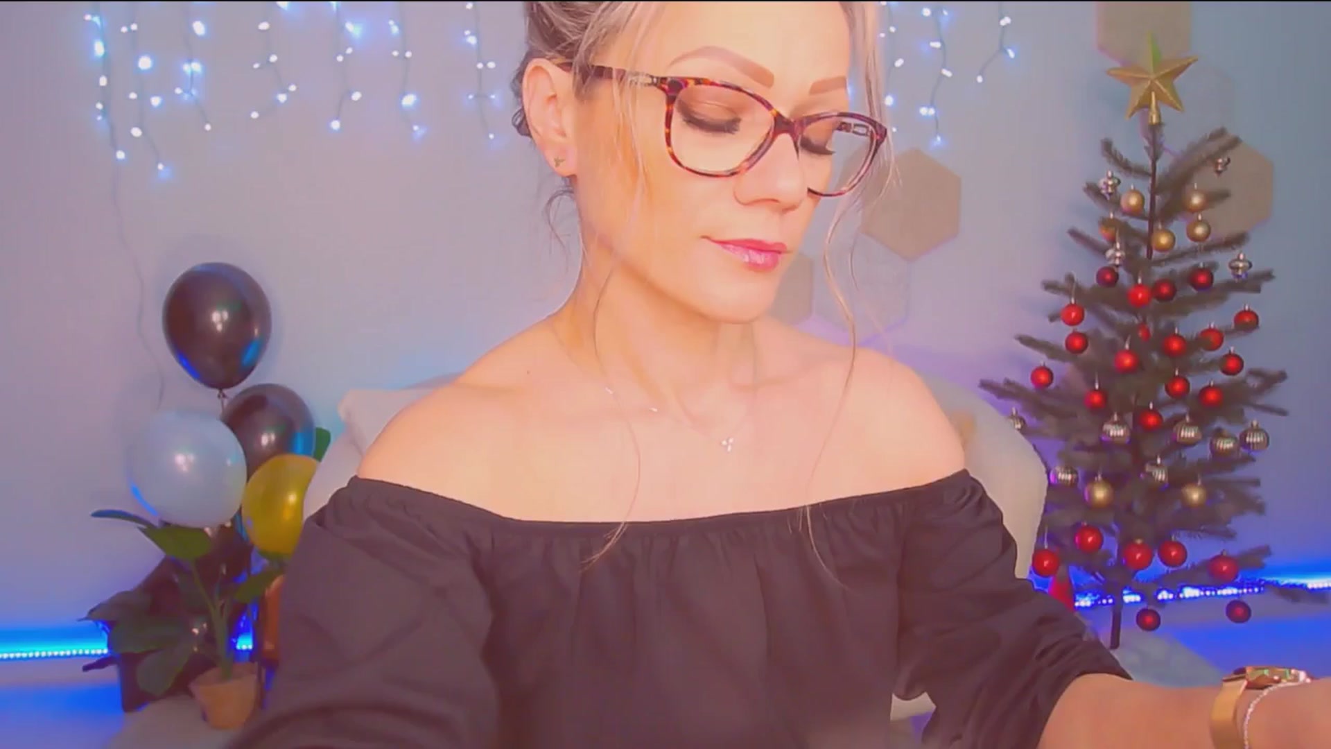 Gallery image thumbnail from Magic__Candy's myfreecams stream on, 12/16/2025, 02:05 image 17 of 20