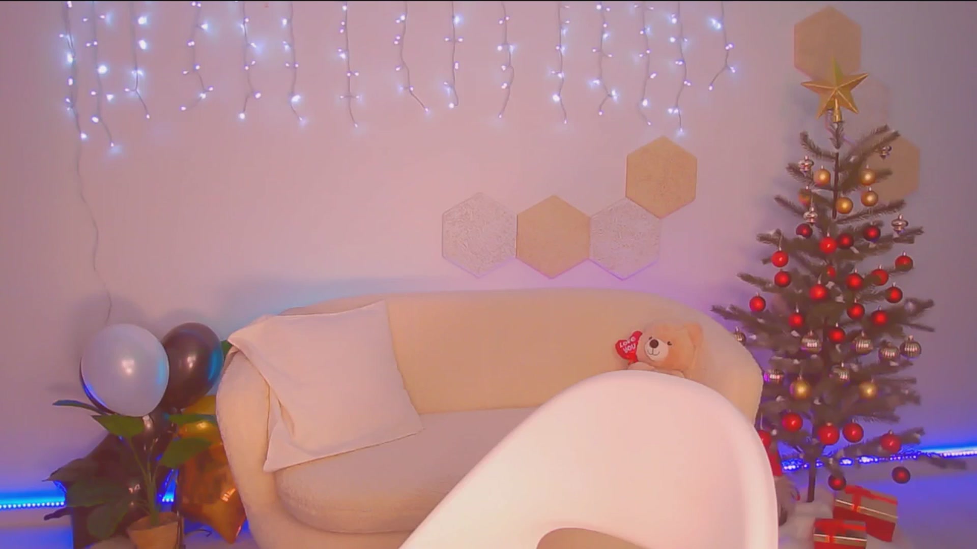 Gallery image thumbnail from Magic__Candy's myfreecams stream on, 12/22/2025, 02:54 image 6 of 20