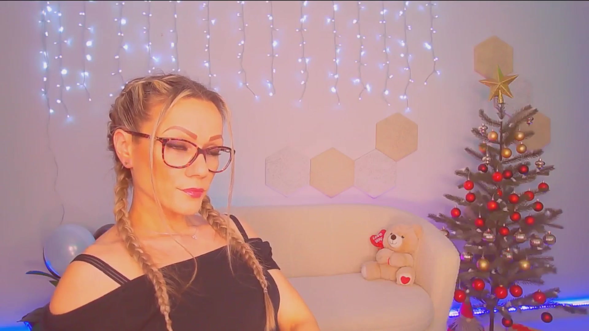 Gallery image thumbnail from Magic__Candy's myfreecams stream on, 12/22/2025, 02:54 image 16 of 20