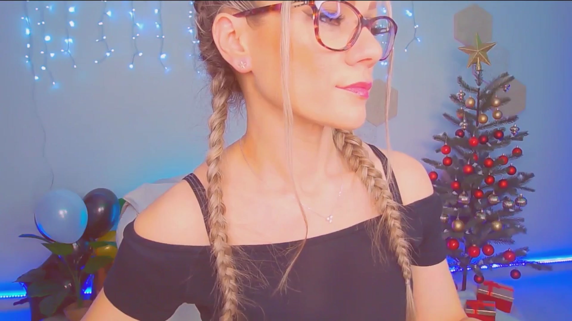 Gallery image thumbnail from Magic__Candy's myfreecams stream on, 12/22/2025, 02:54 image 20 of 20