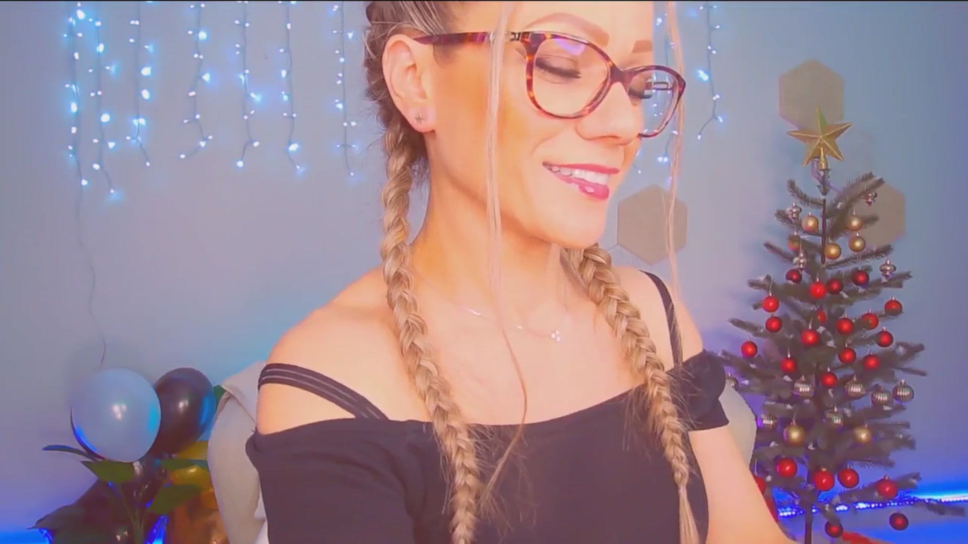 Gallery image thumbnail from Magic__Candy's myfreecams stream on, 12/22/2025, 02:54 image 17 of 20
