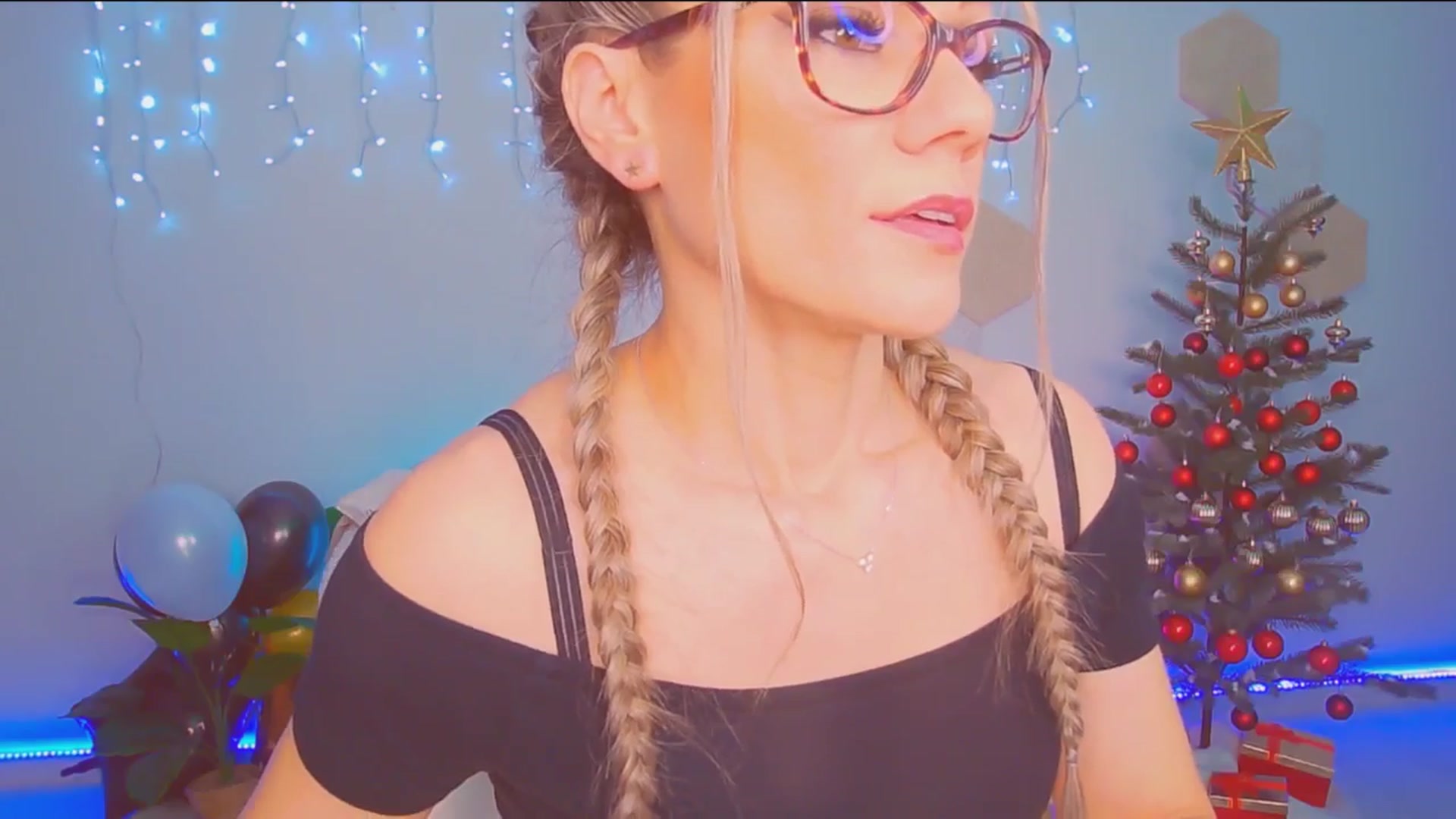 Gallery image thumbnail from Magic__Candy's myfreecams stream on, 12/22/2025, 02:54 image 9 of 20