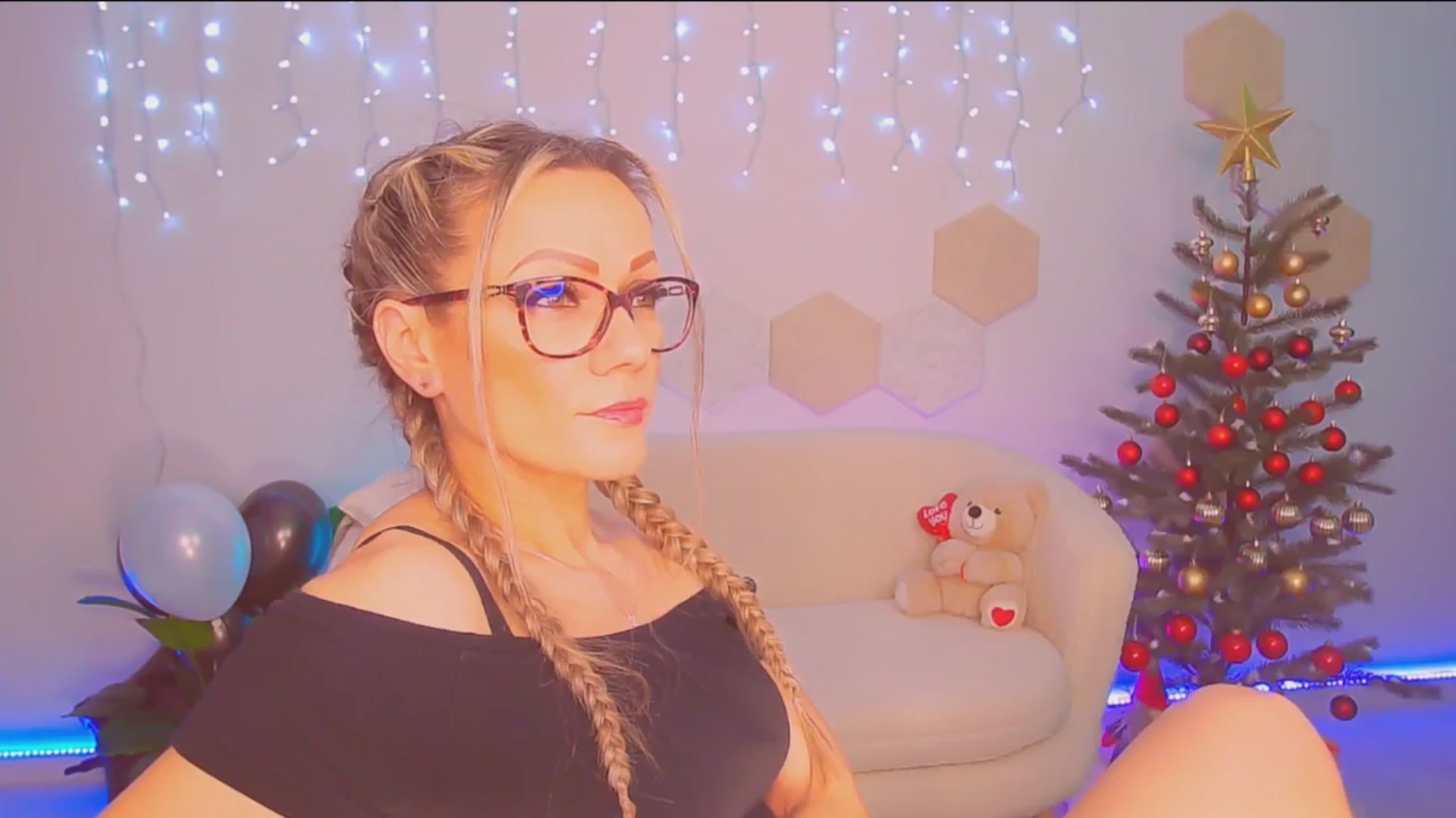 Gallery image thumbnail from Magic__Candy's myfreecams stream on, 12/22/2025, 02:54 image 4 of 20