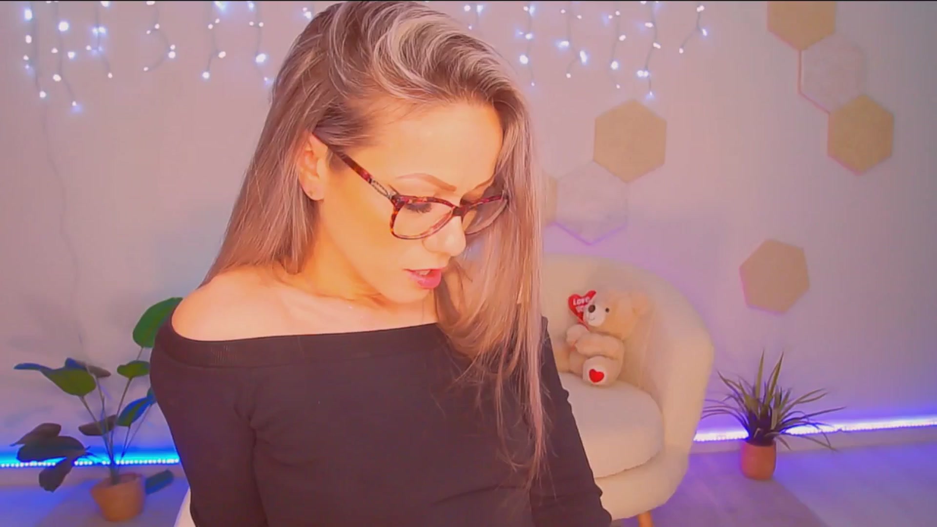 Gallery image thumbnail from Magic__Candy's myfreecams stream on, 01/03/2026, 03:29 image 1 of 20