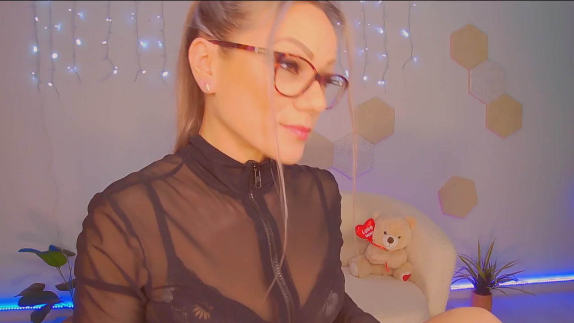 Gallery image thumbnail from Magic__Candy's myfreecams stream on, 01/04/2026, 24:04 image 1 of 20