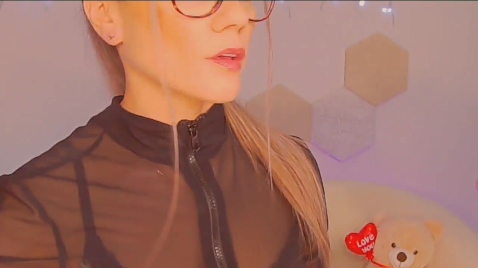 Gallery image thumbnail from Magic__Candy's myfreecams stream on, 01/04/2026, 24:04 image 4 of 20