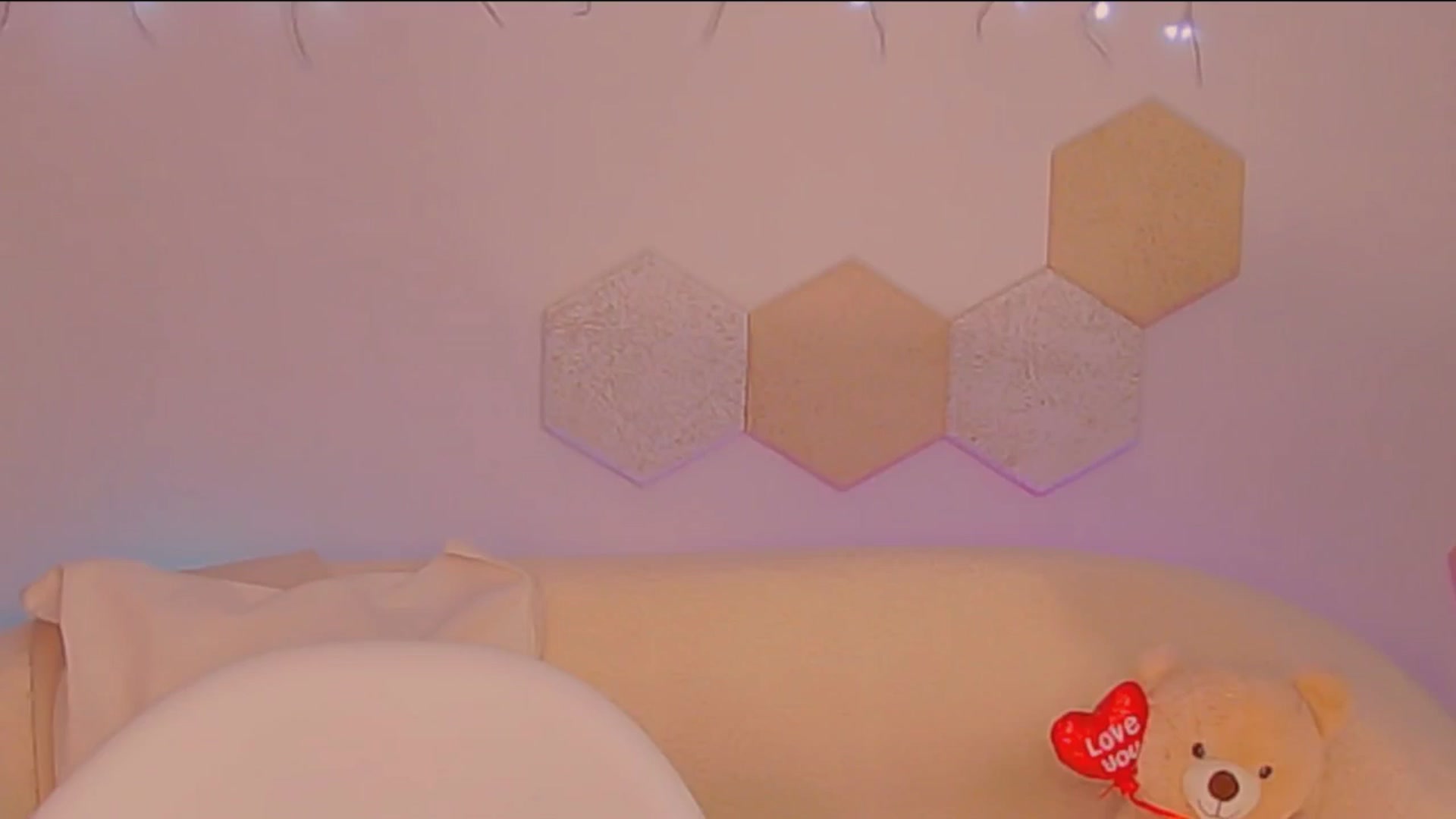 Gallery image thumbnail from Magic__Candy's myfreecams stream on, 01/04/2026, 24:04 image 2 of 20
