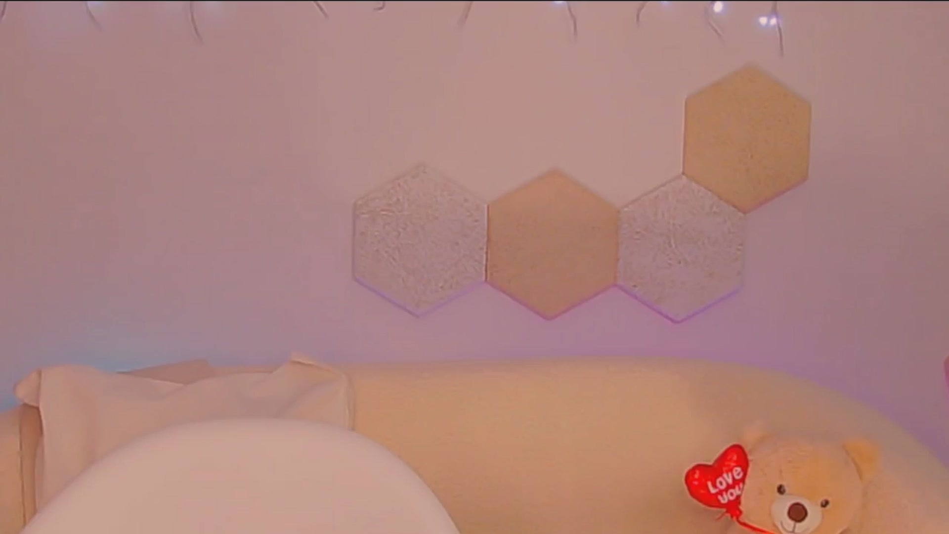 Gallery image thumbnail from Magic__Candy's myfreecams stream on, 01/04/2026, 24:04 image 3 of 20