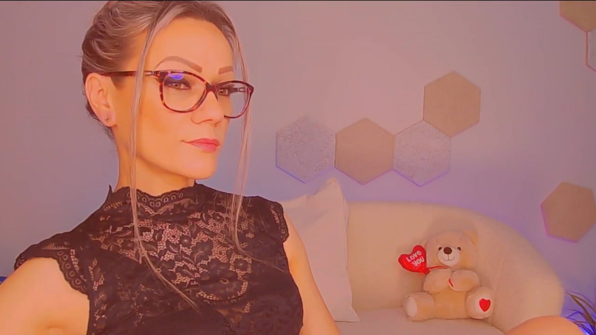 Gallery image thumbnail from Magic__Candy's myfreecams stream on, 01/06/2026, 24:41 image 17 of 20