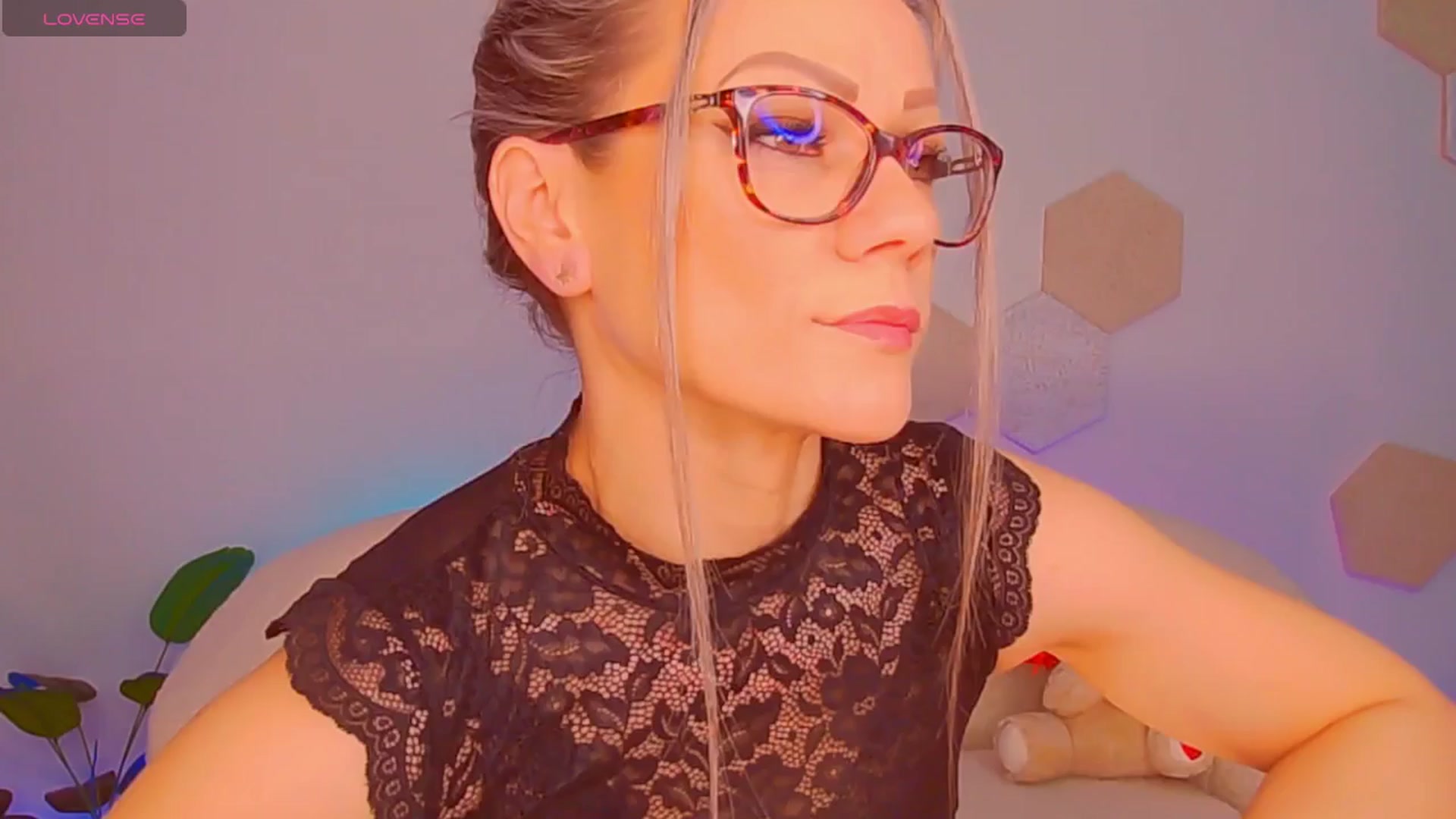 Gallery image thumbnail from Magic__Candy's myfreecams stream on, 01/06/2026, 01:02 image 1 of 20