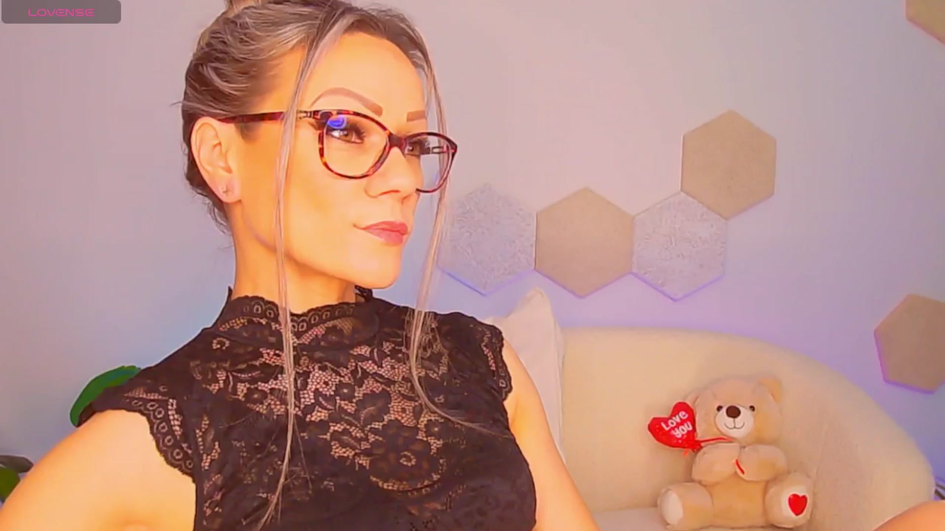 Gallery image thumbnail from Magic__Candy's myfreecams stream on, 01/06/2026, 01:31 image 1 of 20