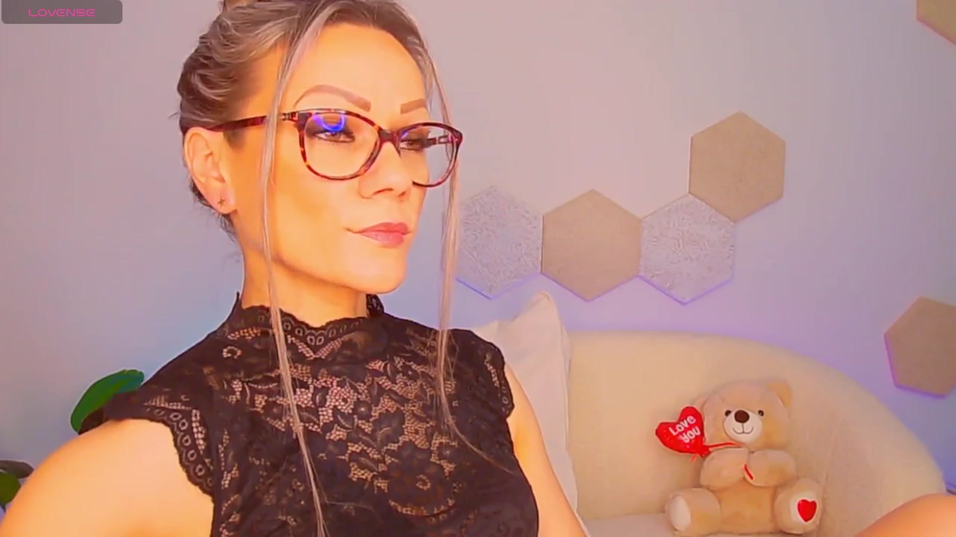 Gallery image thumbnail from Magic__Candy's myfreecams stream on, 01/06/2026, 01:31 image 19 of 20