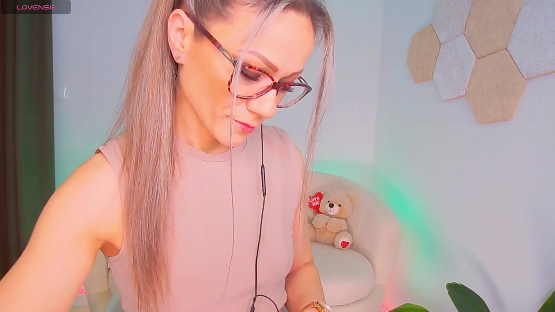 Gallery image thumbnail from Magic__Candy's myfreecams stream on, 01/16/2026, 08:18 image 11 of 20