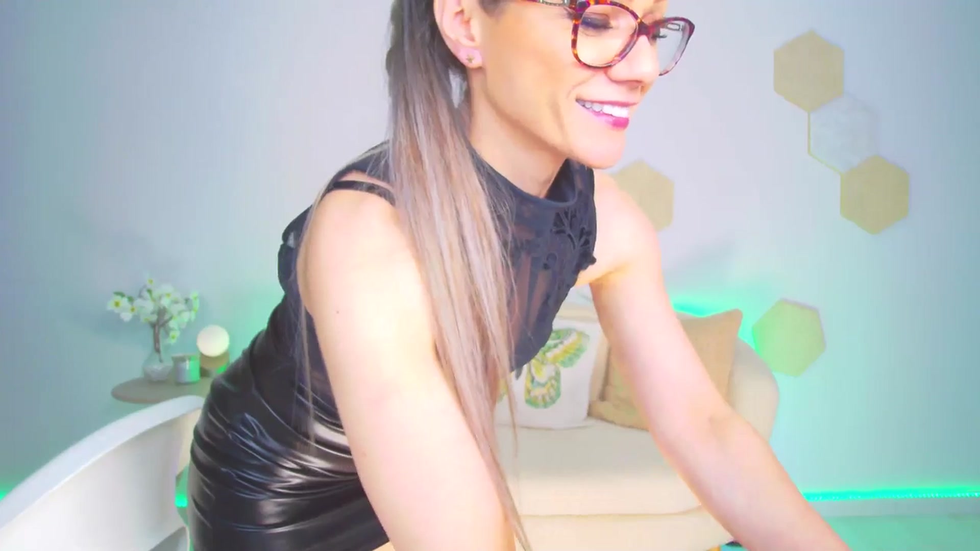 Gallery image thumbnail from Magic__Candy's myfreecams stream on, 05/01/2026, 24:23 image 13 of 20