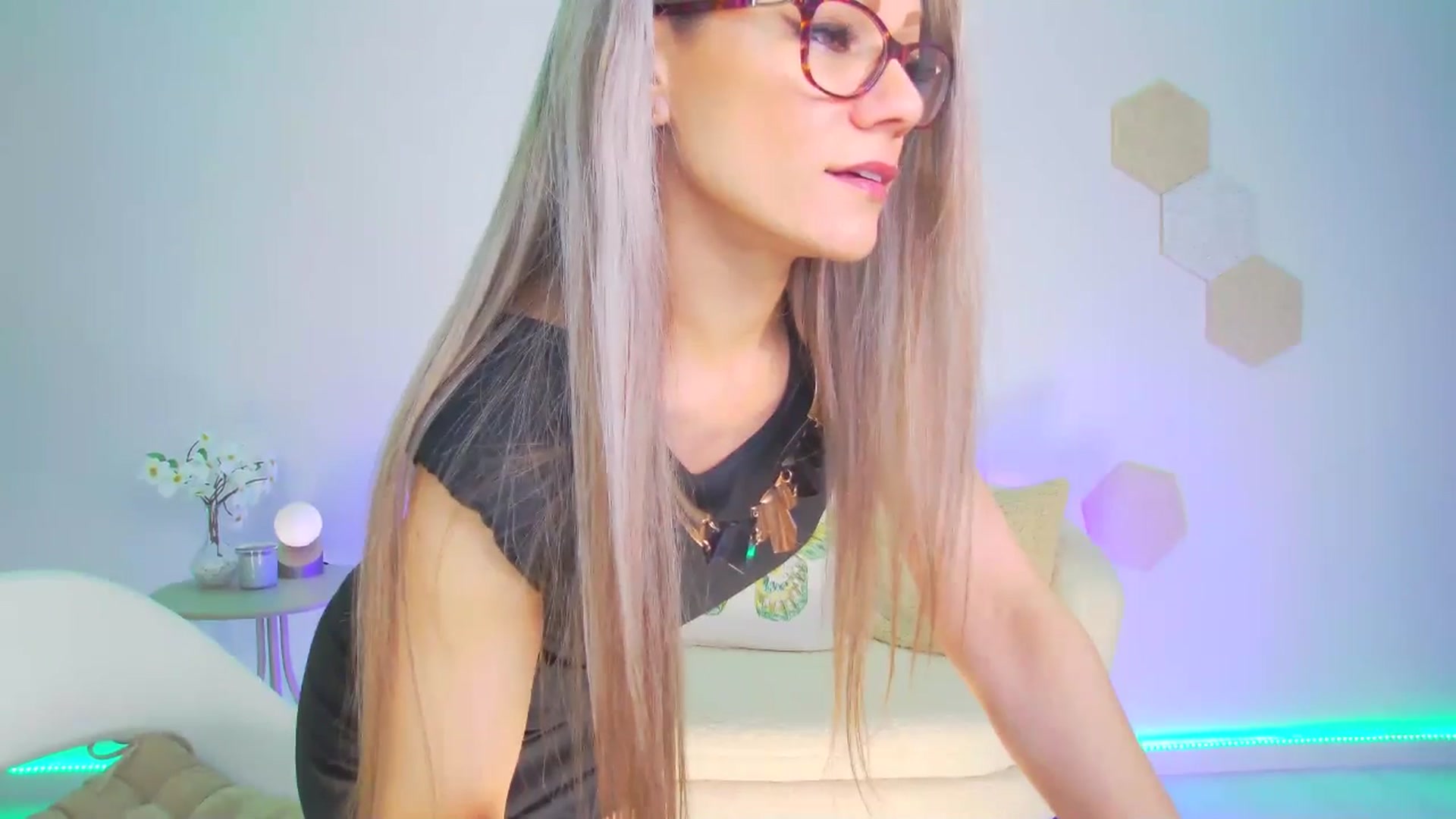 Gallery image thumbnail from Magic__Candy's myfreecams stream on, 05/05/2026, 23:22 image 4 of 20